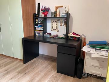 Scrivania legno nero Ikea