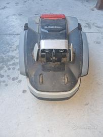 Robot tagliaerba senza filo perimetrale.