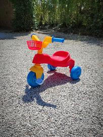 Triciclo per bambini con cestino frontale