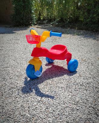 Triciclo per bambini con cestino frontale