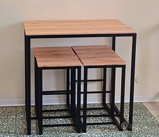 Tavolo con 4 sgabelli