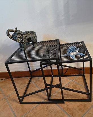 Tavolini di metallo nero 