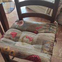 Cuscini per 6 sedie.