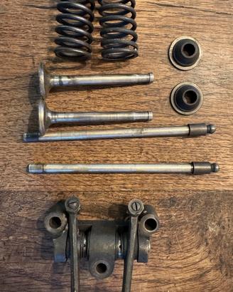 Gruppo Valvole Castelletto Molle  GILERA 150 SPORT