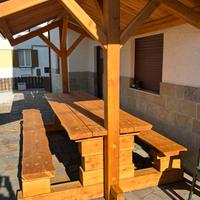 Tavolo da giardino con copertura