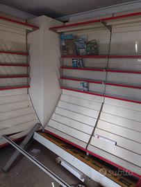 scaffalatura per riviste e giornali