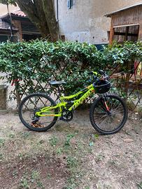 Mtb mountain bike 24 full con casco