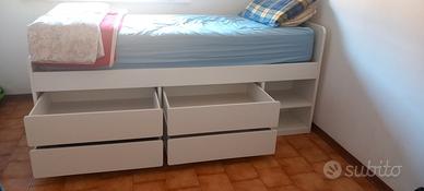 Letto con armadi 