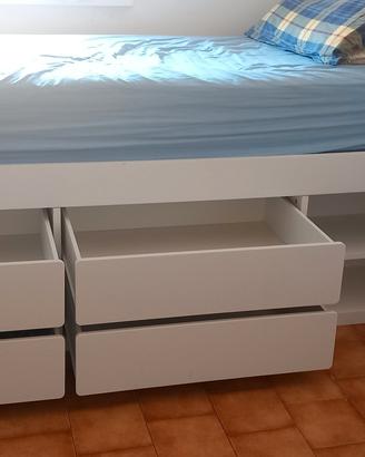 Letto con armadi 
