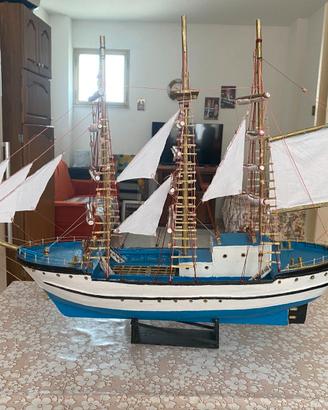 veliero in legno fatto a mano