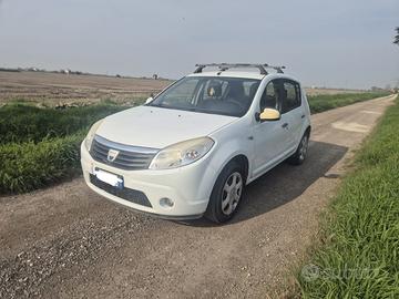dacia sandero laurate