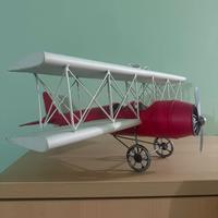 Aereo biplano decorativo rosso e bianco