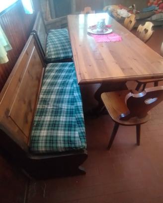 tavolo e mobile per la taverna 