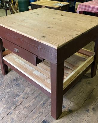 Tavolo nuovo in legno da lavoro o arredo