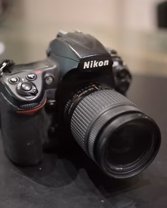 Nikon D700 Full Frame + zoom Nikon