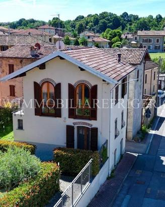 Villa di 123 m² con 3 locali e box auto a Molteno
