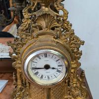 Due candelabri ed orologio 