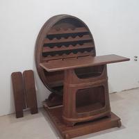 Mobile a botte per taverna o angolo bar.