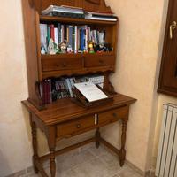 Scrivania classica in legno massello