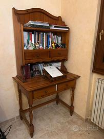 Scrivania classica in legno massello