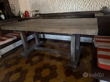 Tavolo in legno massello