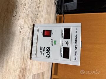 N. 2 STABILIZZATORI DI TENSIONE SKB 2000VA 1200W