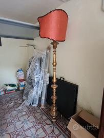 Grande torciera/piantana antica in legno dorato