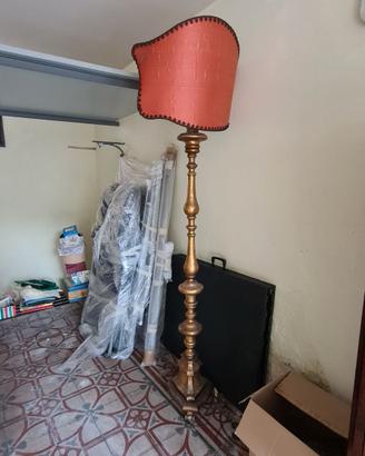 Grande torciera/piantana antica in legno dorato