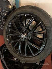 cerchi in lega 17” Toyota con gomme 222/45 R17