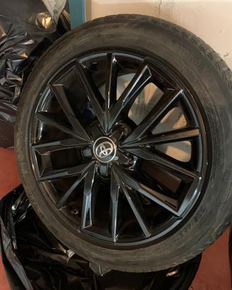 cerchi in lega 17” Toyota con gomme 222/45 R17