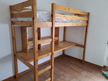 Letto a soppalco in legno con scrivania