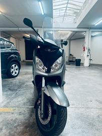 Yamaha Xmax - 250cc