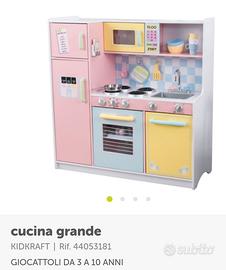 cucina in legno per bambina
