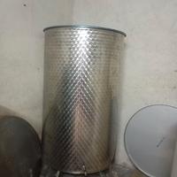 Botte in acciaio per fare il vino