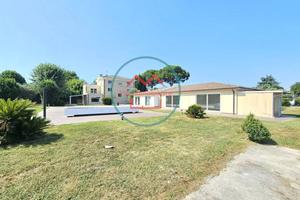 Villa di 300 m² con più di 5 locali e box auto dop