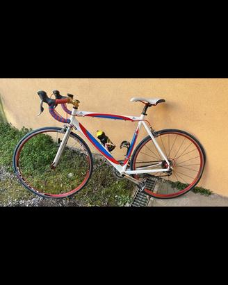 Bici da corsa in alluminio