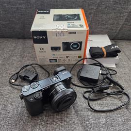 sony a 6000 con accessori e 18-50