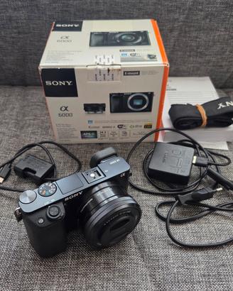sony a 6000 con accessori e 18-50