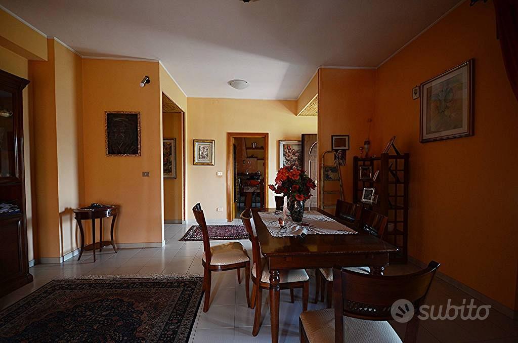 Villa di 215 m² con 4 locali e box auto a Ceccano - More