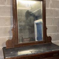 Cassettiera antica con marmo e specchiera