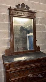 Cassettiera antica con marmo e specchiera