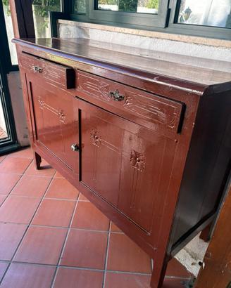 Mobile da patio in legno rosso laccato