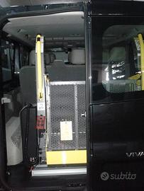 Pedana/sollevatore elettroidraulico disabili