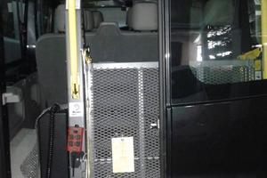 Pedana/sollevatore elettroidraulico disabili