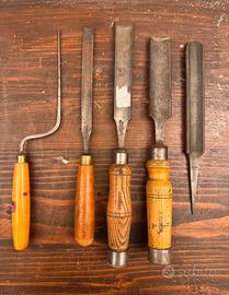 utensili per intaglio del legno vecchio
