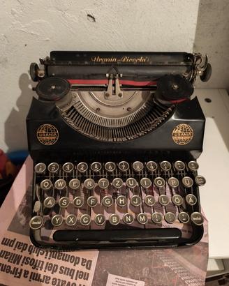 macchina da scrivere Urania Piccola 