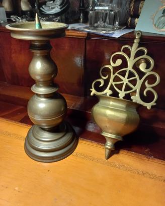 vecchio candeliere e vecchia acquasantiera 