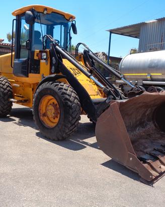 PALA GOMMATA JCB 411