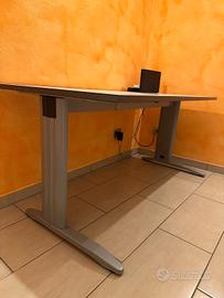 scrivania con cassettiera 