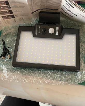 Luce led solare esterno